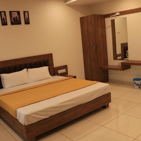 Hotel Viraj Residency Bhuj Luaran gambar