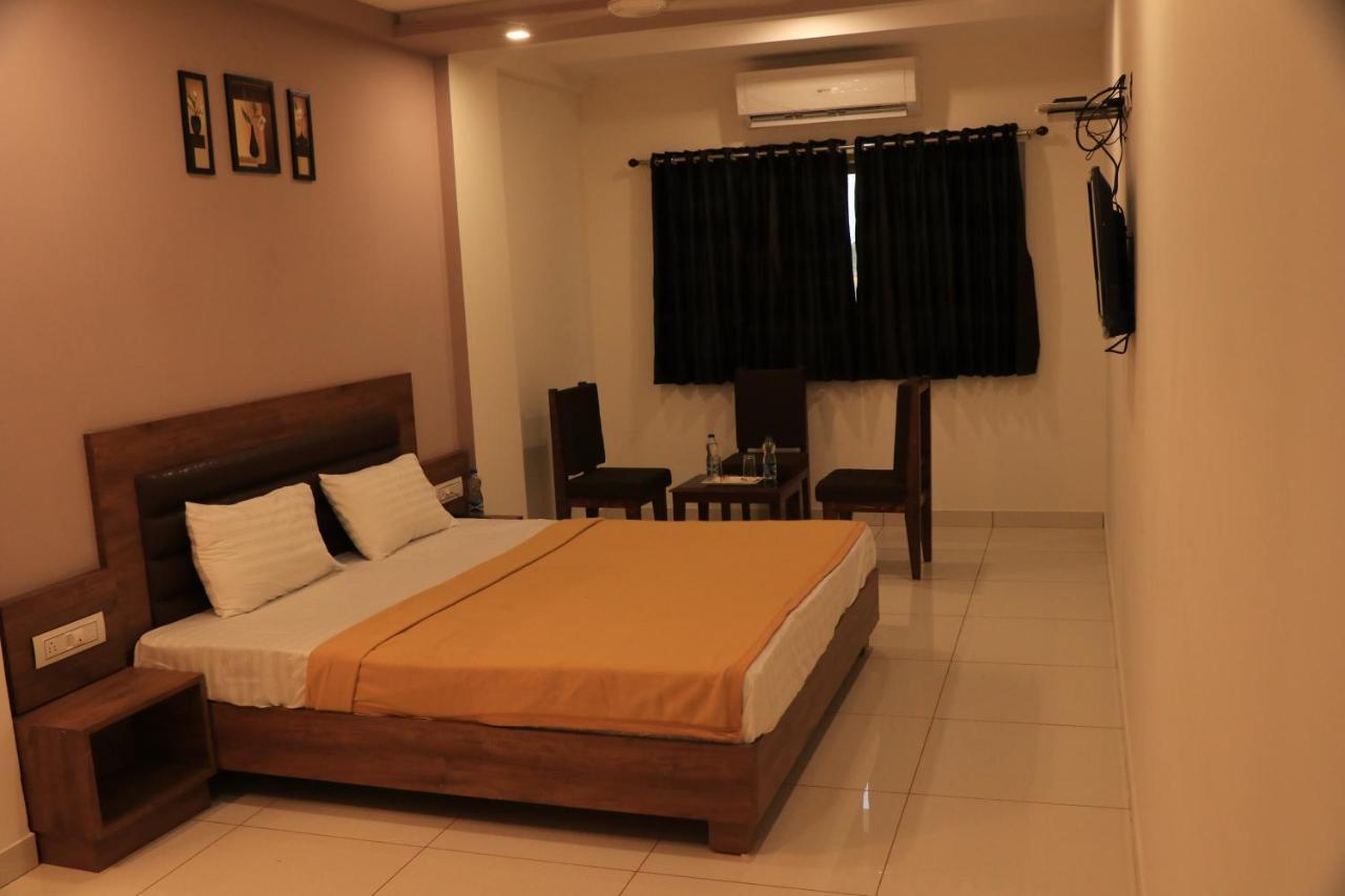 Hotel Viraj Residency Bhuj Luaran gambar