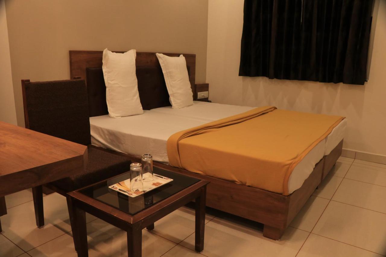 Hotel Viraj Residency Bhuj Luaran gambar