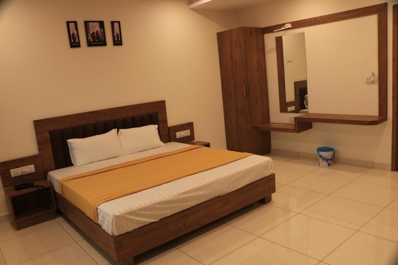 Hotel Viraj Residency Bhuj Luaran gambar