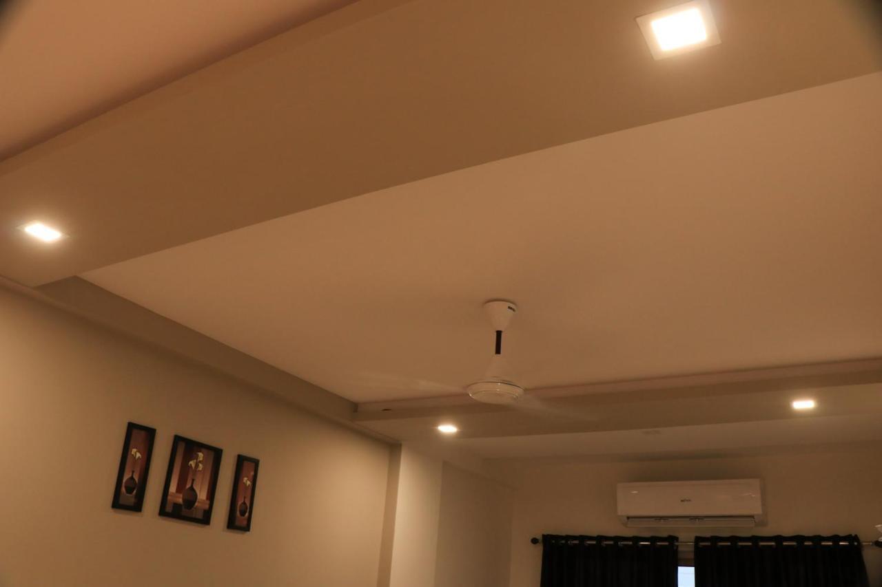 Hotel Viraj Residency Bhuj Luaran gambar