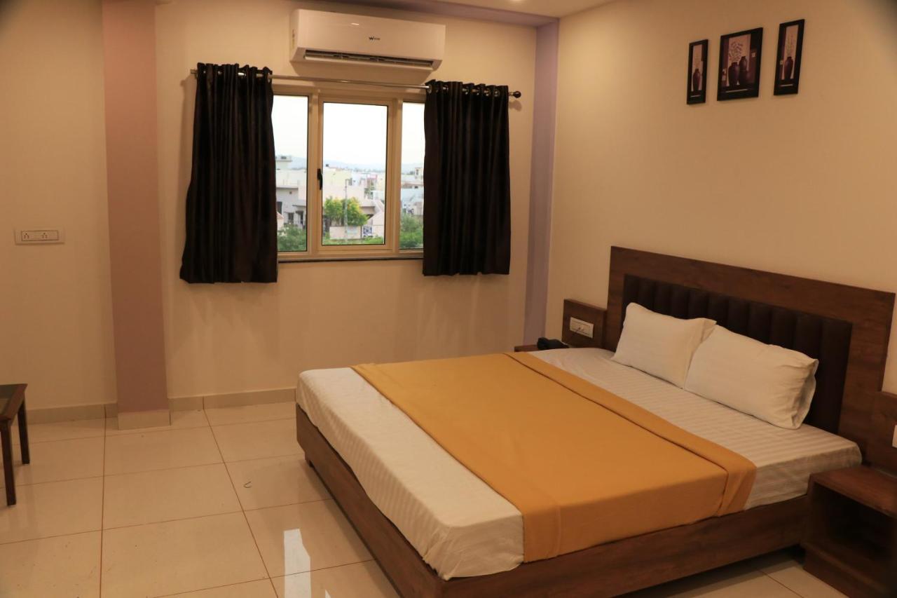 Hotel Viraj Residency Bhuj Luaran gambar