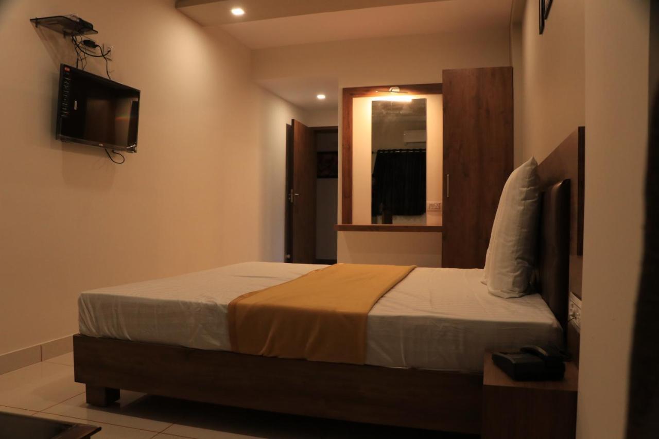 Hotel Viraj Residency Bhuj Luaran gambar