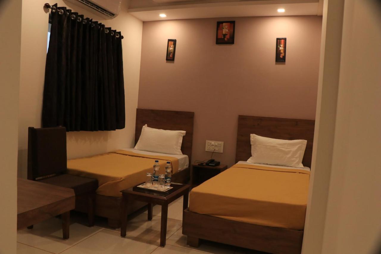 Hotel Viraj Residency Bhuj Luaran gambar