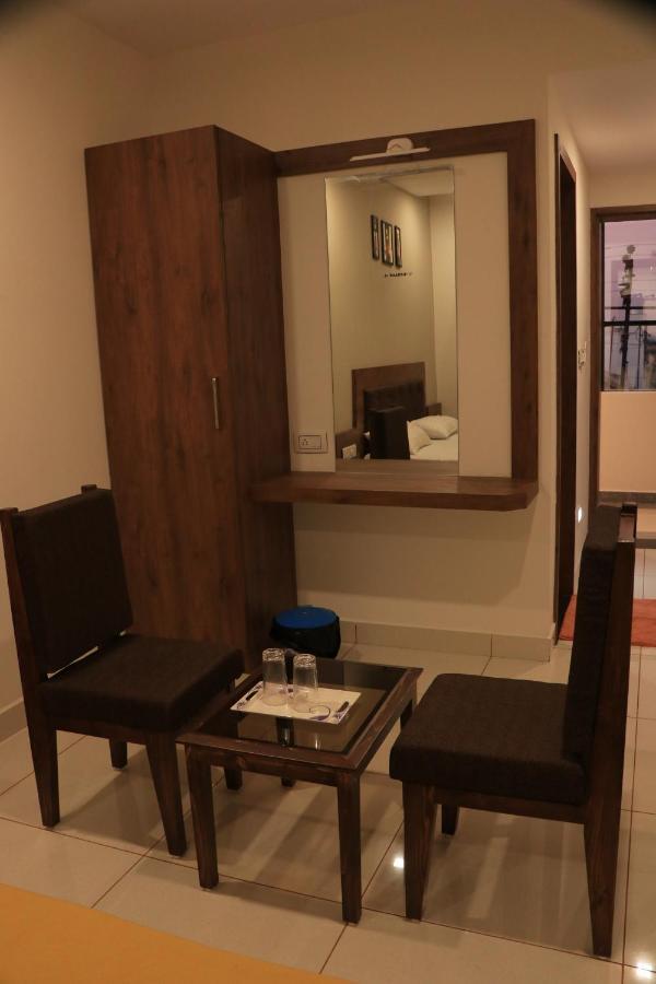 Hotel Viraj Residency Bhuj Luaran gambar