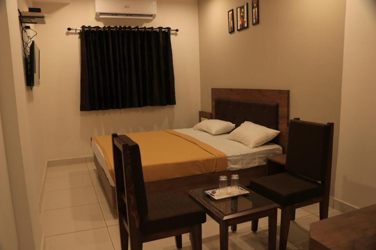 Hotel Viraj Residency Bhuj Luaran gambar