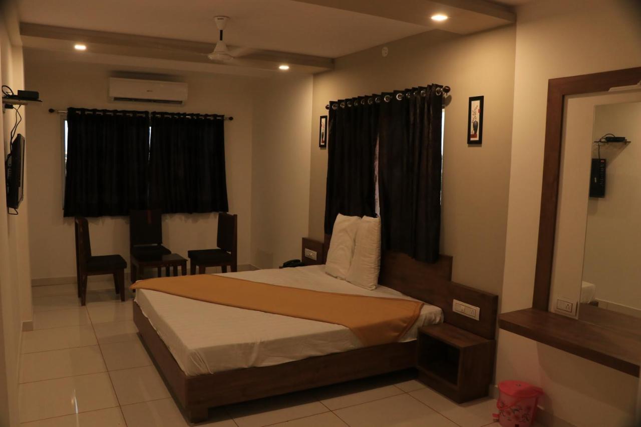 Hotel Viraj Residency Bhuj Luaran gambar
